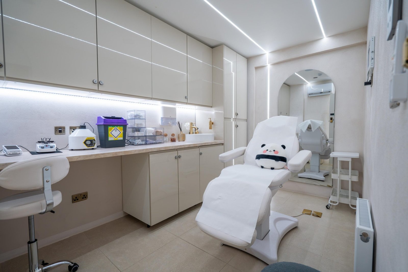 Treatment room at London Finsbury Clinic